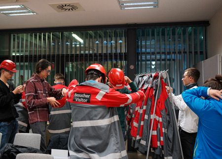 Klassenpatenschaft zwischen voestalpine Wire Rod Austria und HTL Leoben